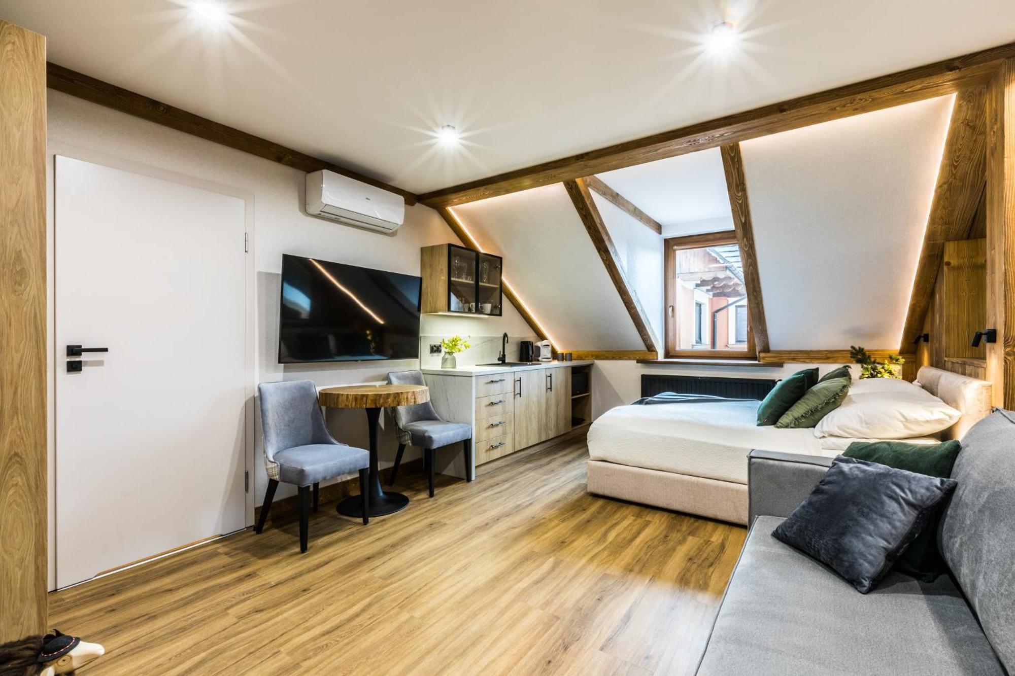 Deluxe Apartment